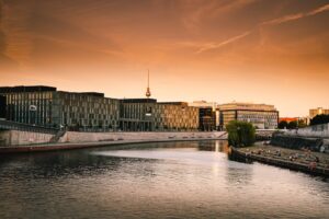 IKONO Berlin: Immersive Kunst, Spiel & Fantasie am Alexanderplatz